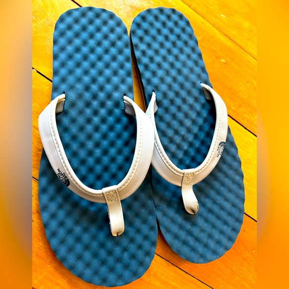 The North Face women’s flip flops - Picture 3 of 4
